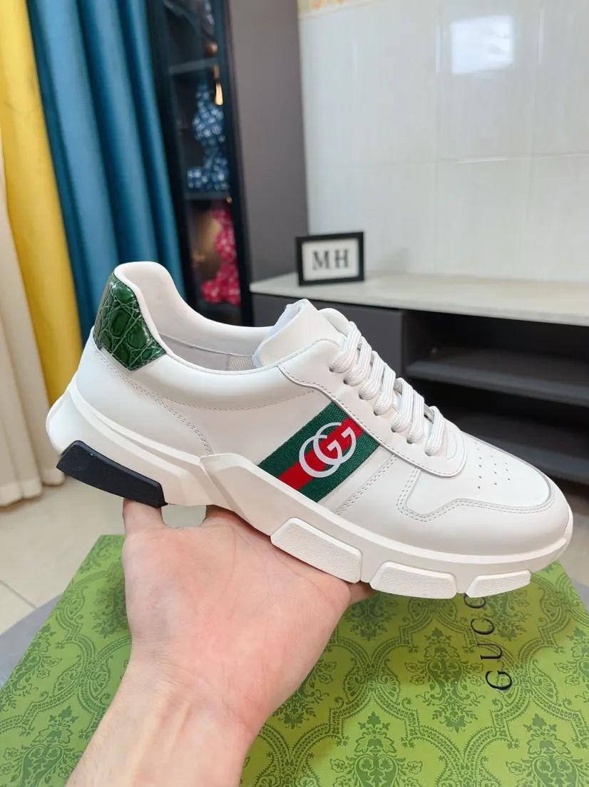 Men's shoes 💰560🌹🌹GUCCI [Gucci] New high-end brand of men's shoes, the latest fashionable casual men's shoes, trendy and versatile, relaxed and sporty style, uppers imported from Italy, first-layer cowhide, genuine leather lining, and ultra-fine workmanship. Original personalized fashionable rubber wear-resistant outsole, light and comfortable on the foot, size 38-44